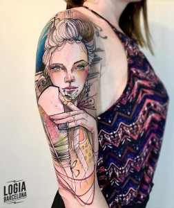tatuaje_brazo_color_mujer_costurera_logia_barcelona_lincoln_lima 